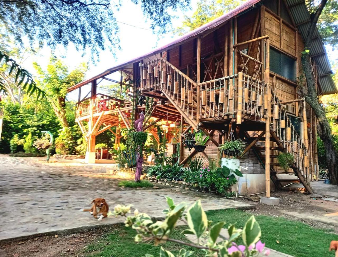 Hotel cápsula Avani Del Desierto Villavieja
